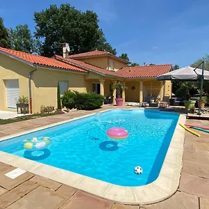 Bed & Breakfast Dans Avec Piscine, Gleizé